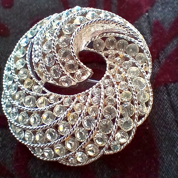 unknown Jewelry - Napier Rhinestone Brooch Pin